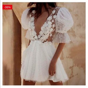 NWT Short Bridal Dress w/ Beads & Lace detail🤍🤍